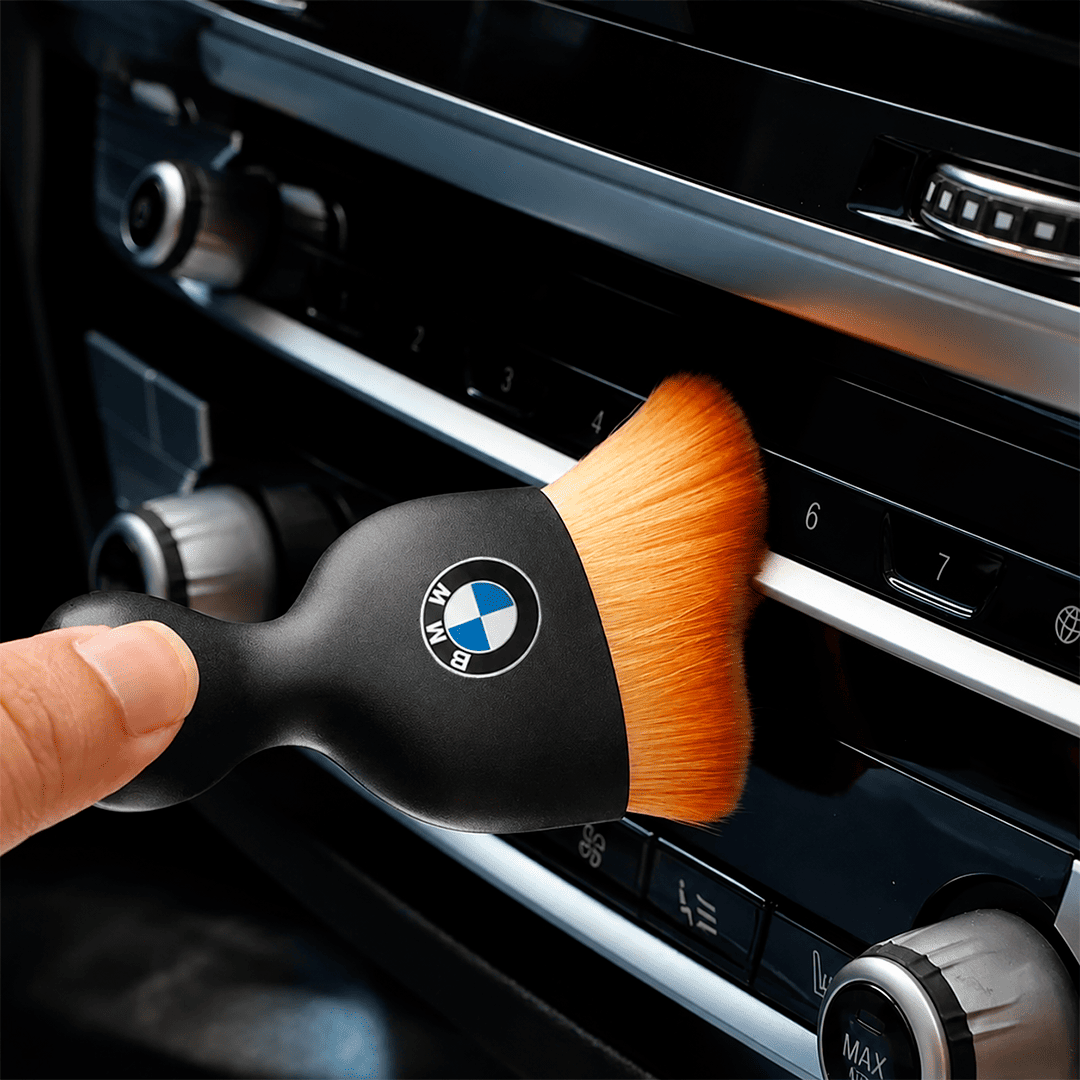 Pincel com capa para limpeza de interior de carro com logo!